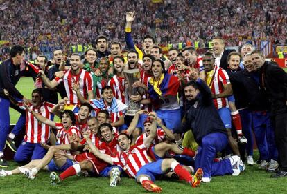 Los jugadores del Atlético de Madrid celebran el triunfo.