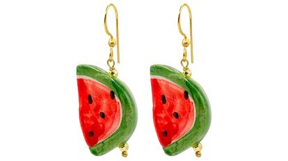 Pendientes en forma de fruta.