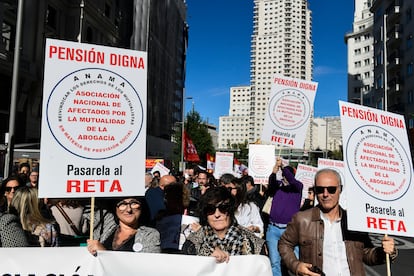 Manifestación para reclamar pensiones dignas para los abogados