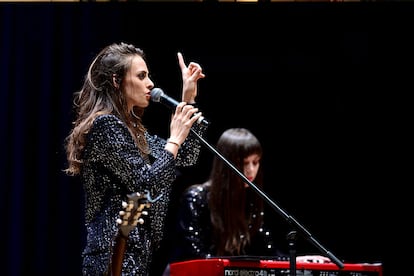 En el concierto celebrado por el lanzamiento de la última novela de su padre.