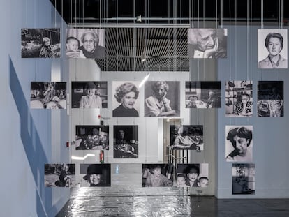 Algunas imágenes de las artistas pertenecientes a Las Sinsombrero en la exposición del teatro Fernán Gómez.