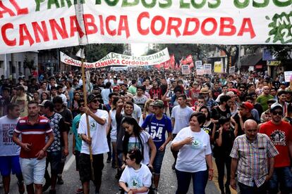 La columna de usuarios y cultivadores en la ciudad de Córdoba.