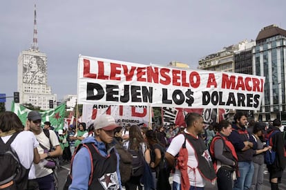 Marcha de protesta contra Macri en Buenos Aires, el 30 de abril.