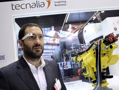 Un momento de la presentación del proyecto para implantar en un corto período de tiempo las Google Glass en las plantas de fabricación, a cargo de Tecnalia.