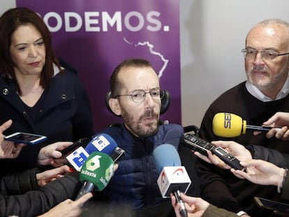 El secretario de Organización de Podemos, Pablo Echenique, en Valencia junto a otros cargos del partido.