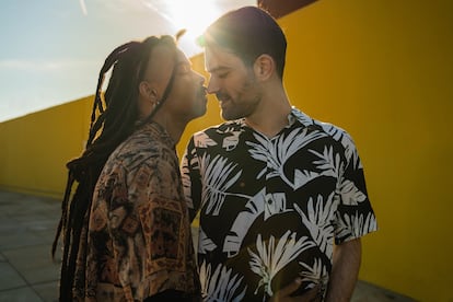 “Lo fundamental de las relaciones es que contribuyan a nuestro bienestar y nos acerquen a la felicidad", apunta la psicóloga y sexóloga Miren Larrazabal.