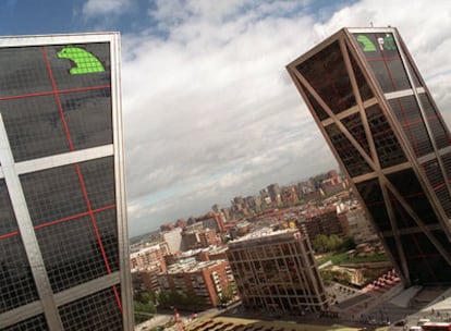 El oso de Caja Madrid en las Torres Kio