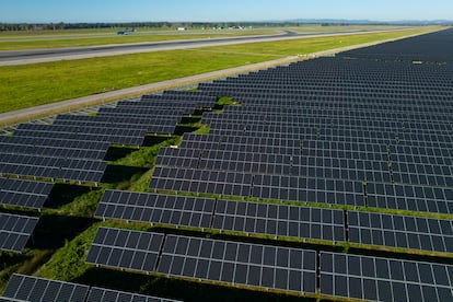 Parque fotovoltaico junto al aeropuerto de Fiumicino en Roma