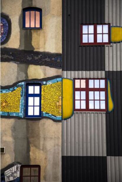 Detalle de uno de los edificios de Hundertwasser en Viena.