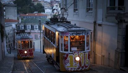 Vista del tranvía en el centro de Lisboa.