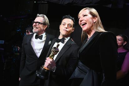 Gary Oldman y Allison Janney están felices: acaban de entregar el Oscar a mejor actor a Rami Malek por su papel en Bohemian Rhapsody. 