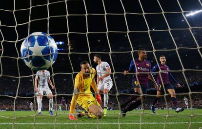 Rafinha marca el primer gol para los blaugranas en el Camp Nou.