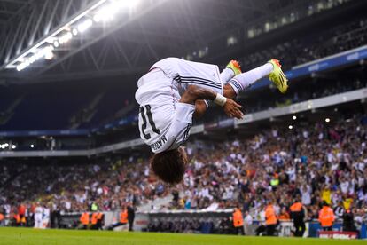 Marcelo celebra tras marcar el cuarto gol del Madrid durante el partido de ida de los octavos de final de la Copa Del Rey frente al Cornella, en octubre de 2014.