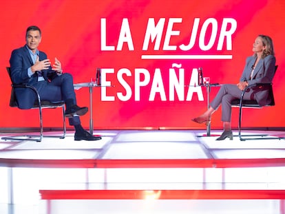 El presidente del Gobierno, Pedro Sánchez y la vicepresidenta primera del Gobierno y ministra de Asuntos Económicos y Transformación Digital, Nadia Calviño