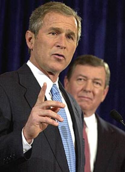 Bush anuncia el nombramiento de Jonh Ashcroft en diciembre de 2000.