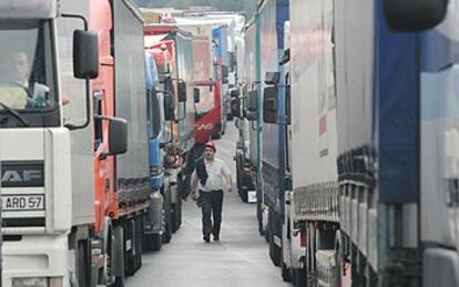 Bloqueo de los camioneros en el paso fronterizo de Biriatu (Francia ).