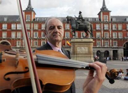 Tomás Marco, en la plaza Mayor de Madrid en 2019.