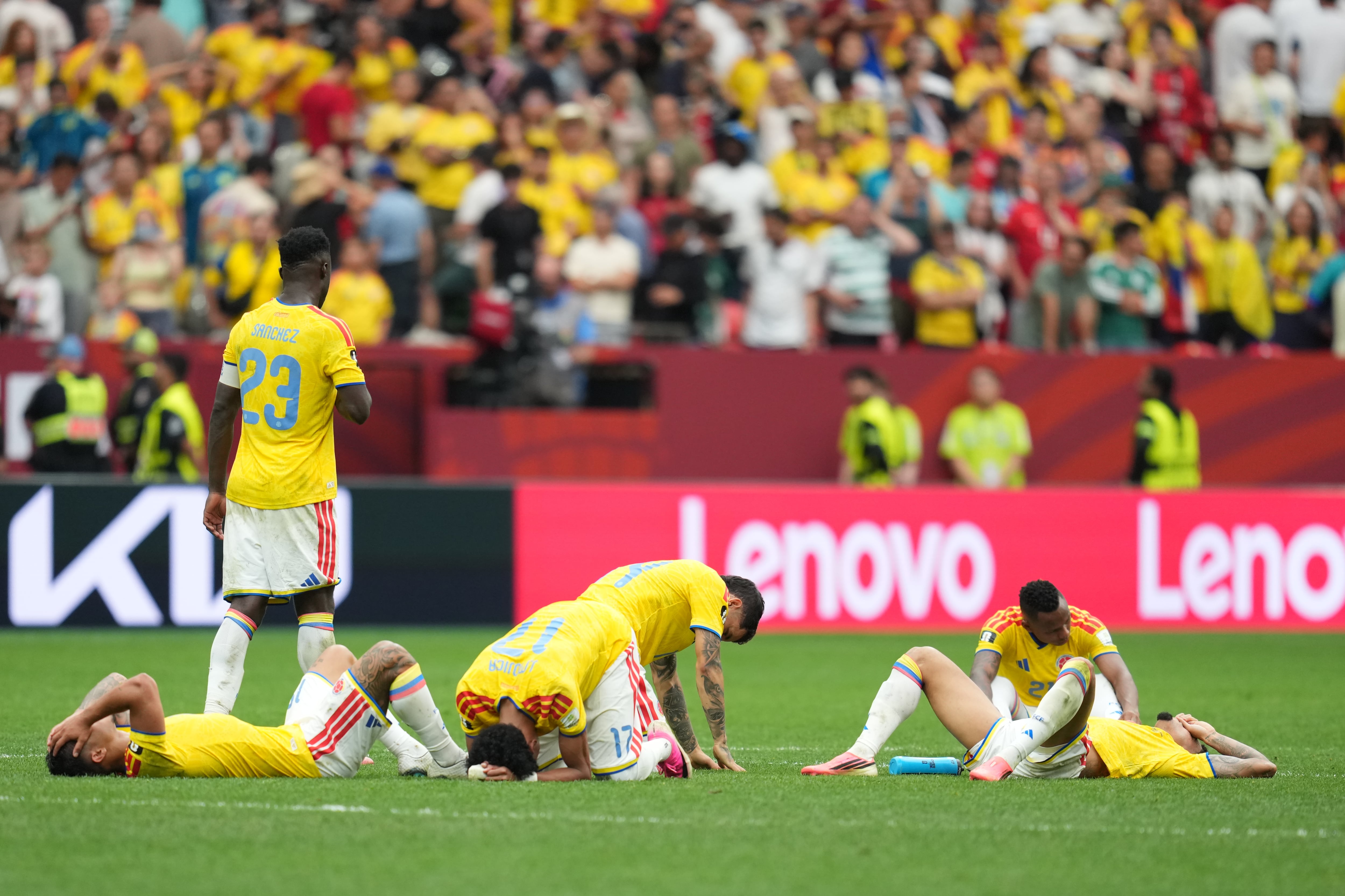 Las carencias de Colombia maquilladas por el entusiasmo se desvelan en su despedida del Mundial