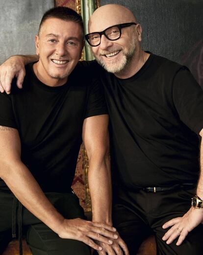 Hace años que Stefano Gabbana y Domenico Dolce decidieron que la tradición italiana desempeñara un papel capital en su firma. Sus colaboraciones con artesanos de las artes decorativas, el textil o la orfebrería no solo generan objetos preciosos y refinados, sino todo un homenaje a la estética y la ética del país transalpino.