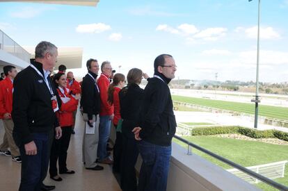 Miembros del Comité Olímpico Internacional visitan el Hipódromo de Madrid, una de las instalaciones propuestas para albergar los Juegos Olímpicos de 2020.