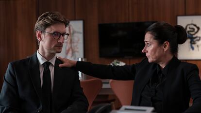 Mikkel Boe Følsgaard y Sidse Babett Knudsen, en la cuarta temporada de 'Borgen'.