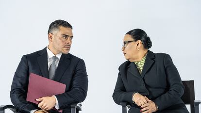 Omar García Harfuch y Rosa Icela Rodríguez durante la tercer presentación del gabinete de Claudia Sheinbaum.