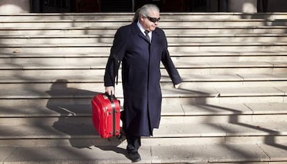 Fidel Pallerols saliendo del Palacio de Justicia de Barcelona en 2013.