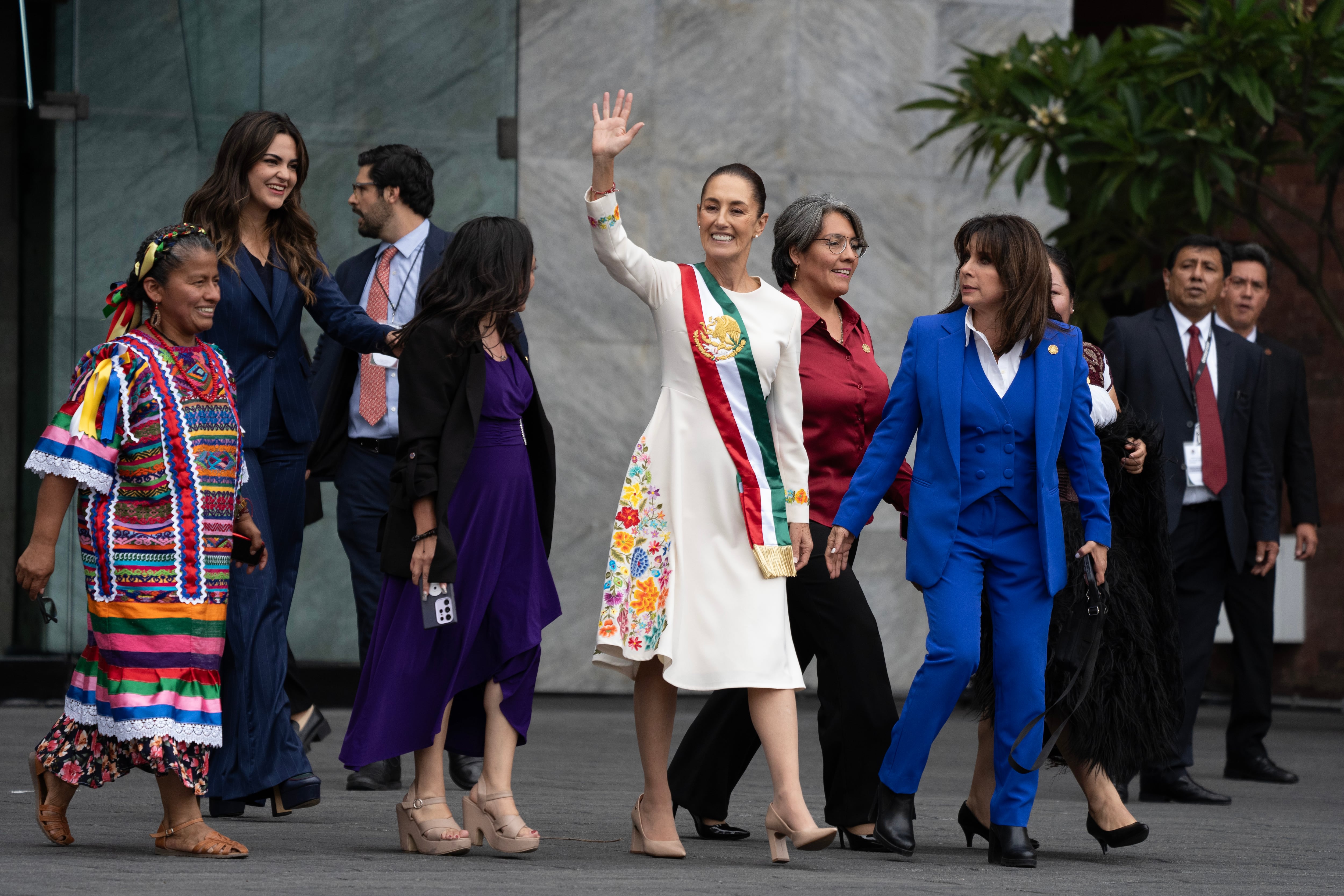 Claudia Sheinbaum sale del Palacio de San Lazaro, en octubre de 2024.