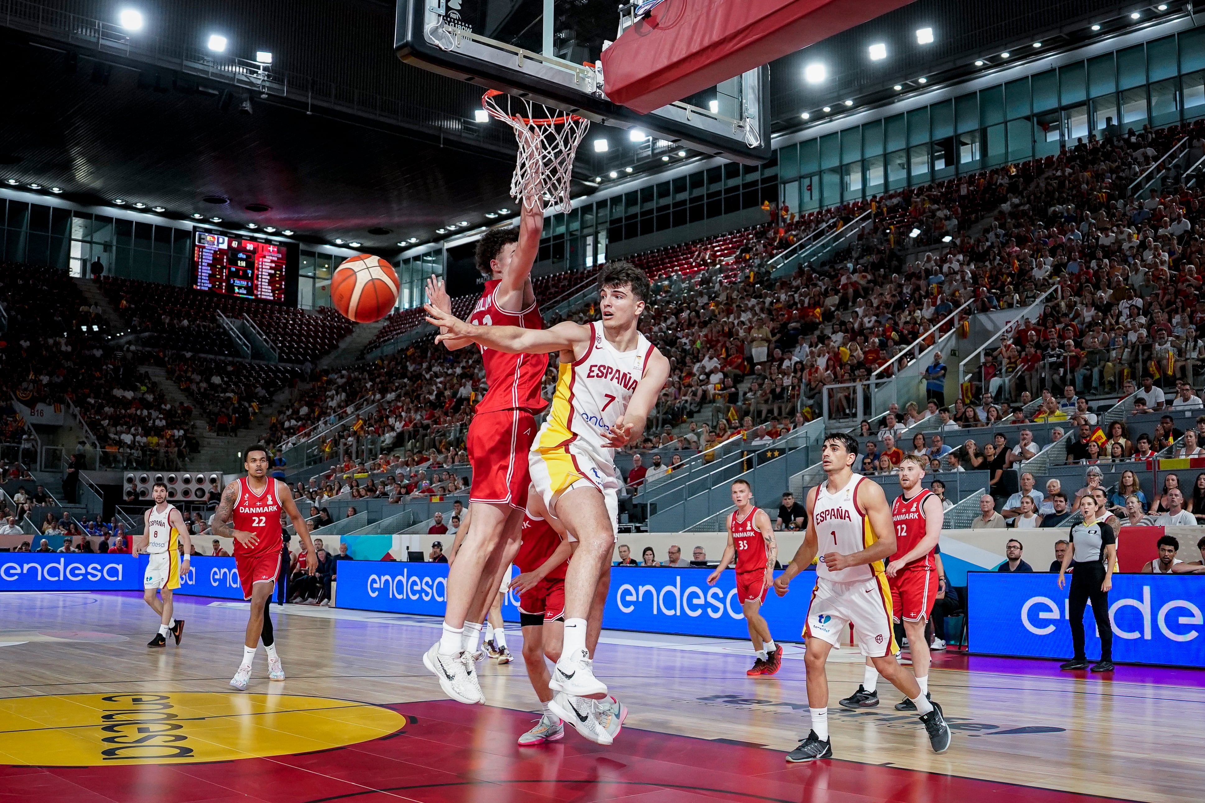 La selección española de baloncesto gana a Dinamarca y sigue cultivando su futuro