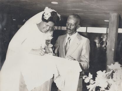 Na imagem, Dona César no dia em que se casou com o marido Paulo, em 1976, em Brasília