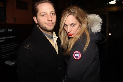 Derek Blasberg y Lauren Santo Domingo, después del desfile de Theory.