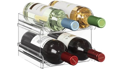 Este botellero de vino es apto tanto para la nevera como para la despensa, y acomoda cuatro botellas de vino.
