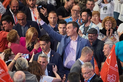 El presidente del Gobierno, Pedro Sánchez, durante un acto electoral en Santander este lunes.