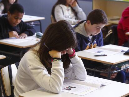 Alumnes de sisè de primària en una escola pública.