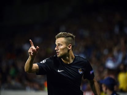 Seferovic celebra un gol con la Real Sociedad