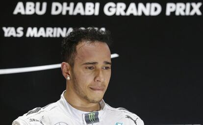 Hamilton llora tras proclamarse campeón, ayer en Abu Dabi