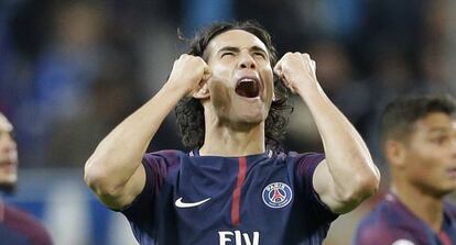 Cavani celebra su gol en Marsella.