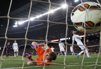 Casillas, superat pel cop de cap de Mathieu.