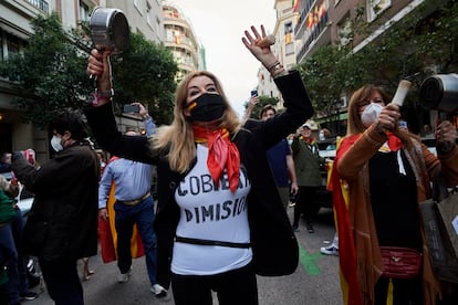 Manifestantes contra el Gobierno de Sánchez en la calle Núñez de Balboa de Madrid el pasado día 13.