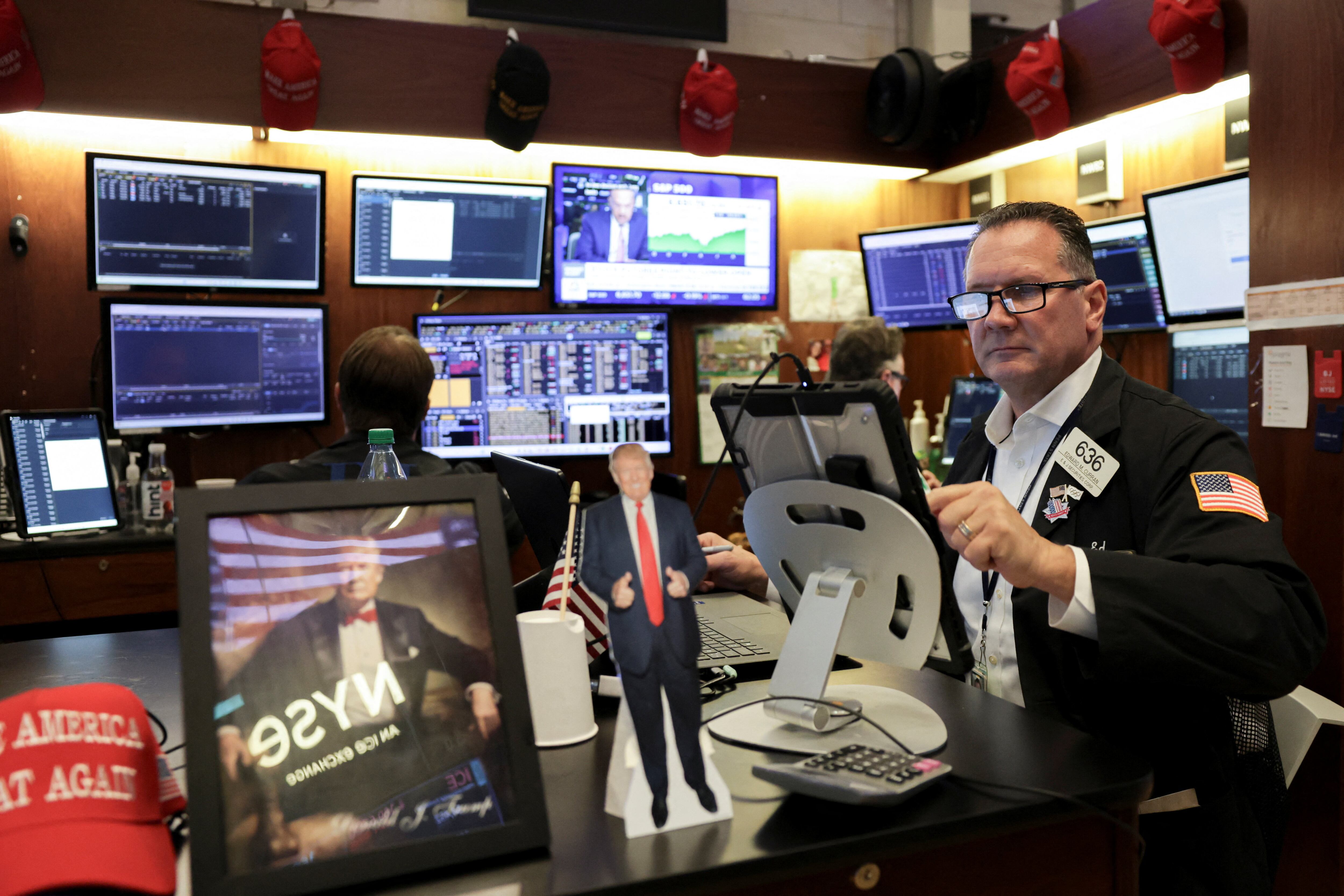 Un operador, en la Bolsa de Nueva York.