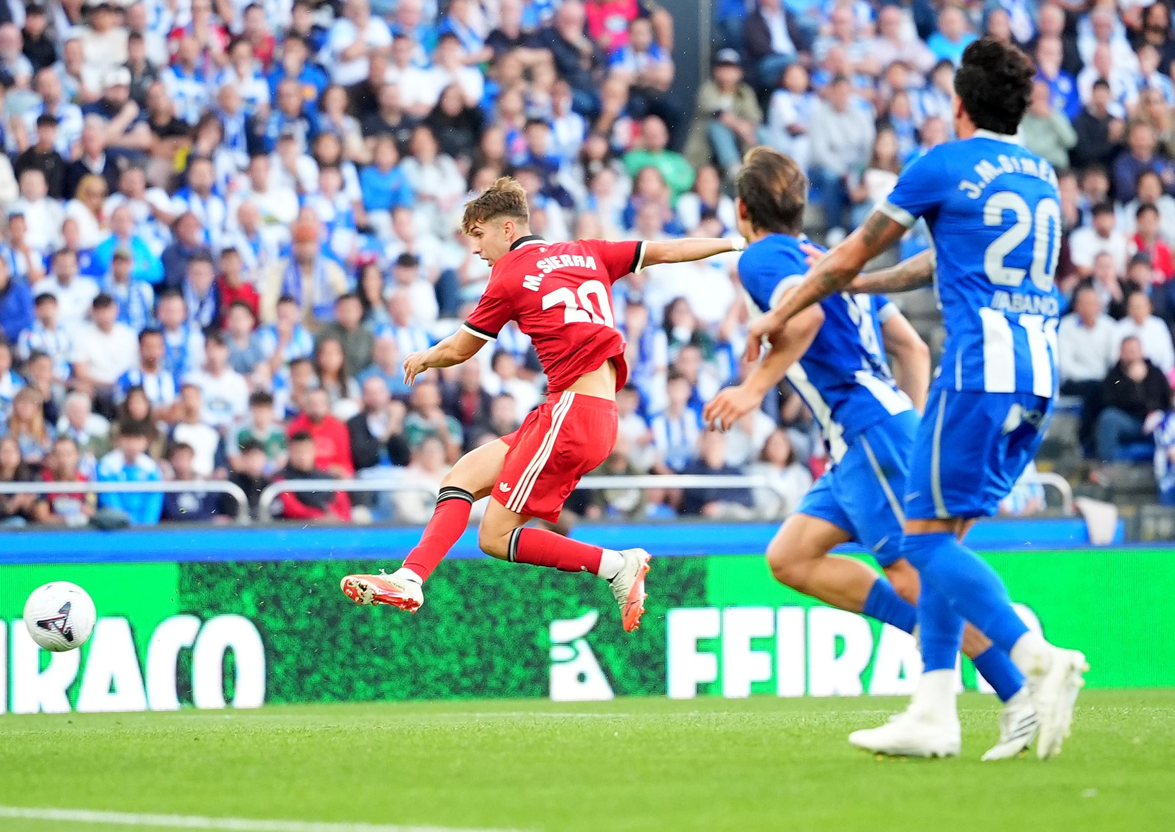 El Sevilla asalta Riazor y acaba con la imbatibilidad del Deportivo