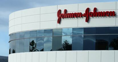 Edificio de Johnson &amp; Johnson en Irvine, California.