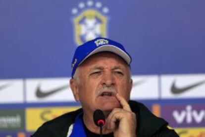 Scolari, en rueda de prensa.