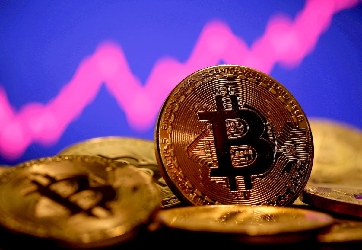 Black and Latino investors struggle with faith in crypto | Economy and  Business | EL PAÍS English