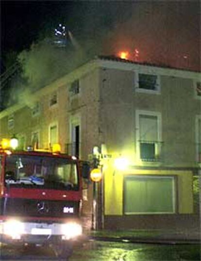 El bloque de viviendas incendiado en Aranjuez.