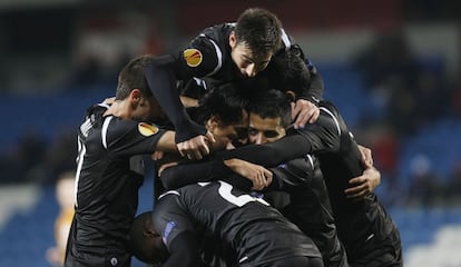 Los jugadores del Levante celebran un gol.