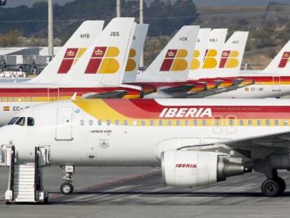 Avión de Iberia en el aeropuerto de Barajas de Madrid.