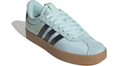 Estas zapatillas zapatillas Adidas VL Court 3.0 para mujer​ están rebajadas al 55% de descuento.