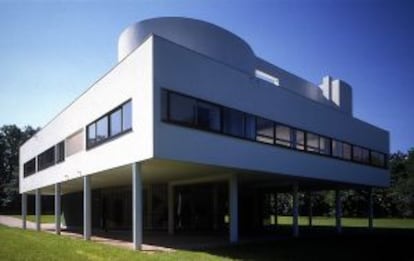 Villa Savoye, de Le Corbusier, em Poissy (França).