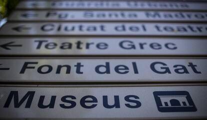 Un cartel en Montjuïc con indicaciones de museos.